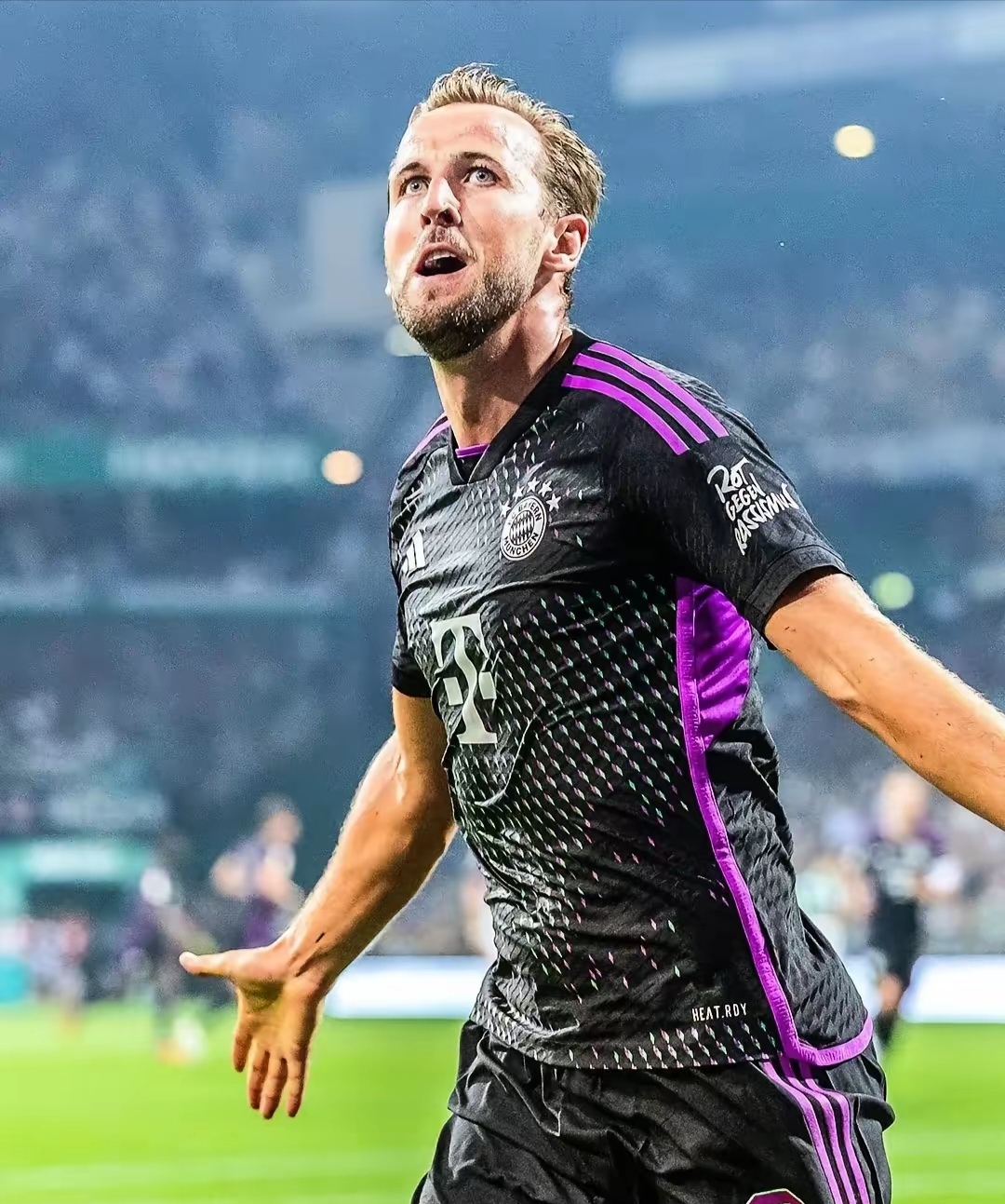 九游体育-凯恩重返赛场，比赛局势复杂首场状态出色，澳大利亚队观众沸腾！比赛高潮迭起的简单介绍