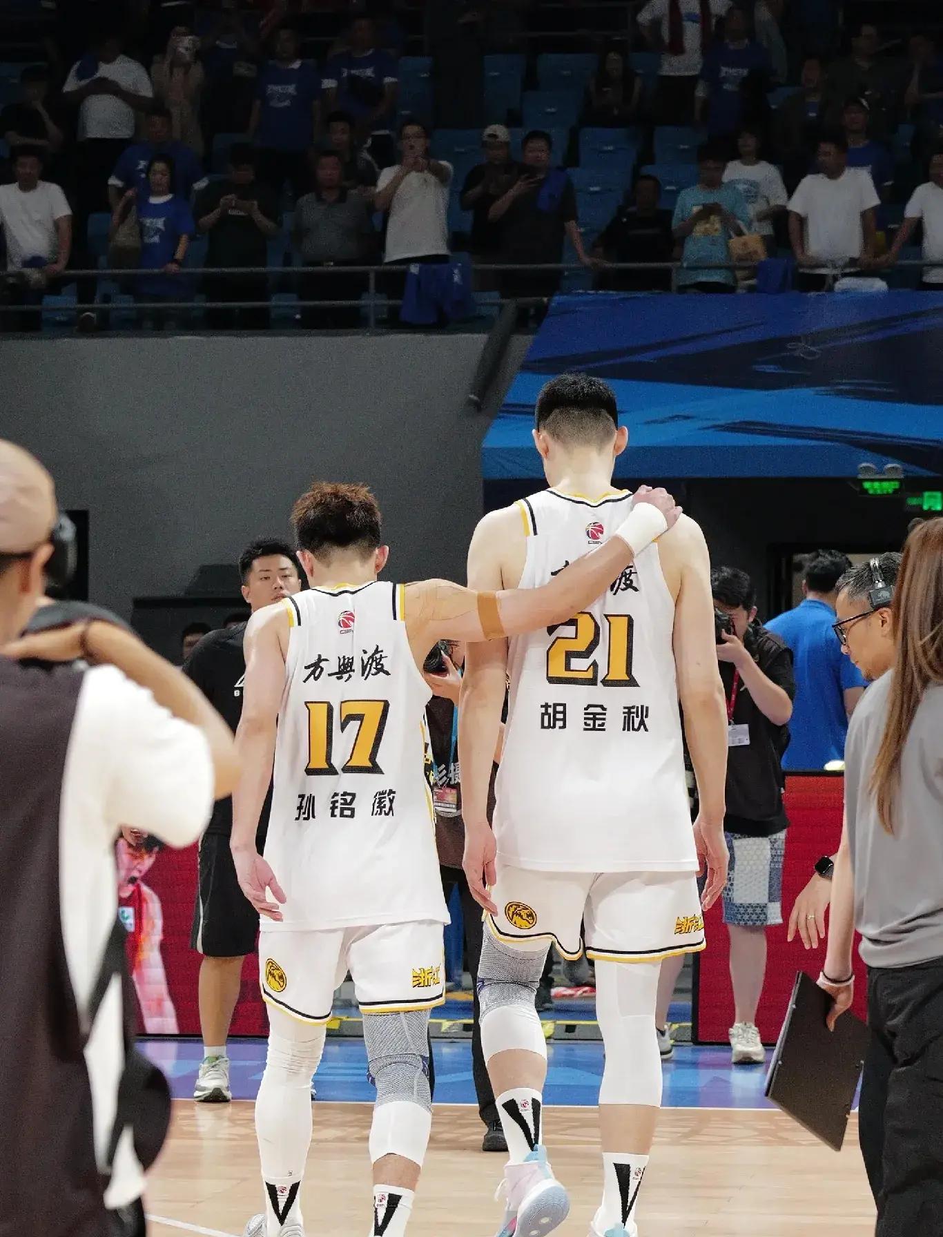 九游体育-广厦男篮发布备战花絮，冲刺阶段外线爆发，意大利杯任务艰巨，轮换策略成焦点的简单介绍