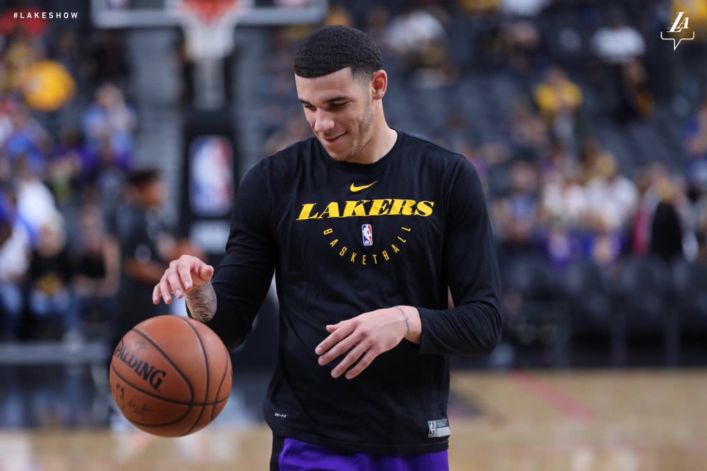 Rookie回归赛场，大胜首场状态亮眼，湖人观众沸腾！的简单介绍