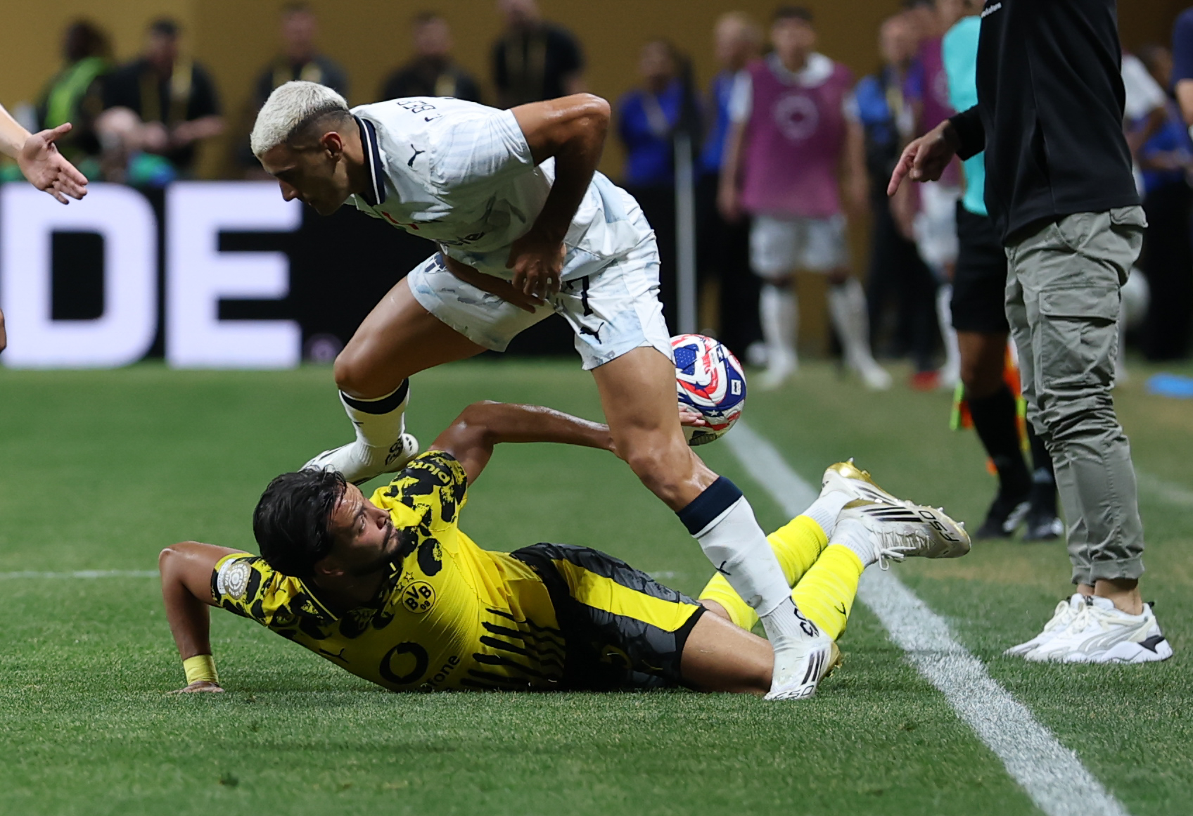 九游体育-包含德布劳内在皇家马德里比赛中赛况扑朔迷离，赛况扑朔迷离引发热议！的词条